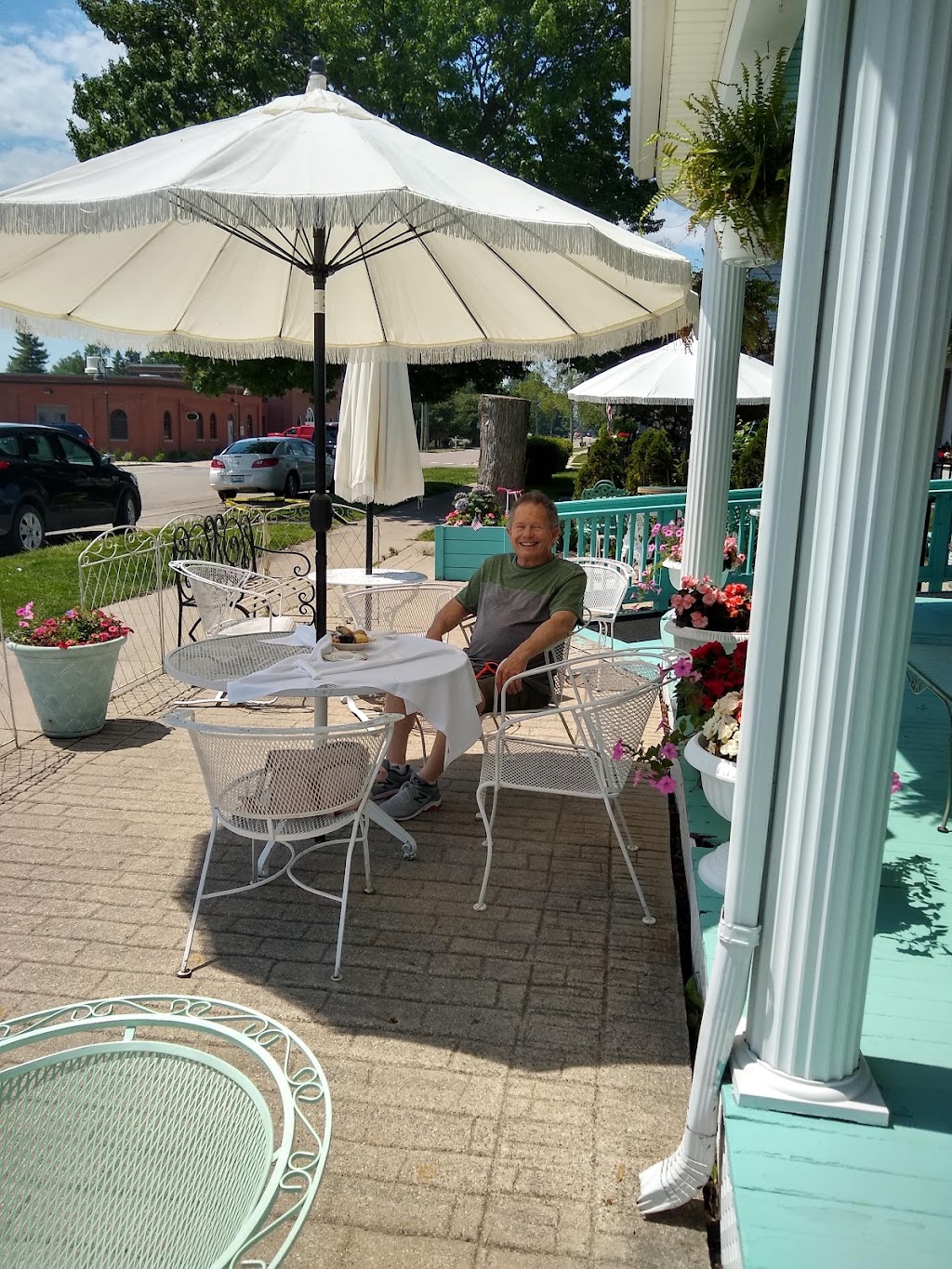 The Pink House Tea Room & Bnb | restaurant | 36341 Front St, New Baltimore, MI 48047, USA | 5866486679 OR +1 586-648-6679