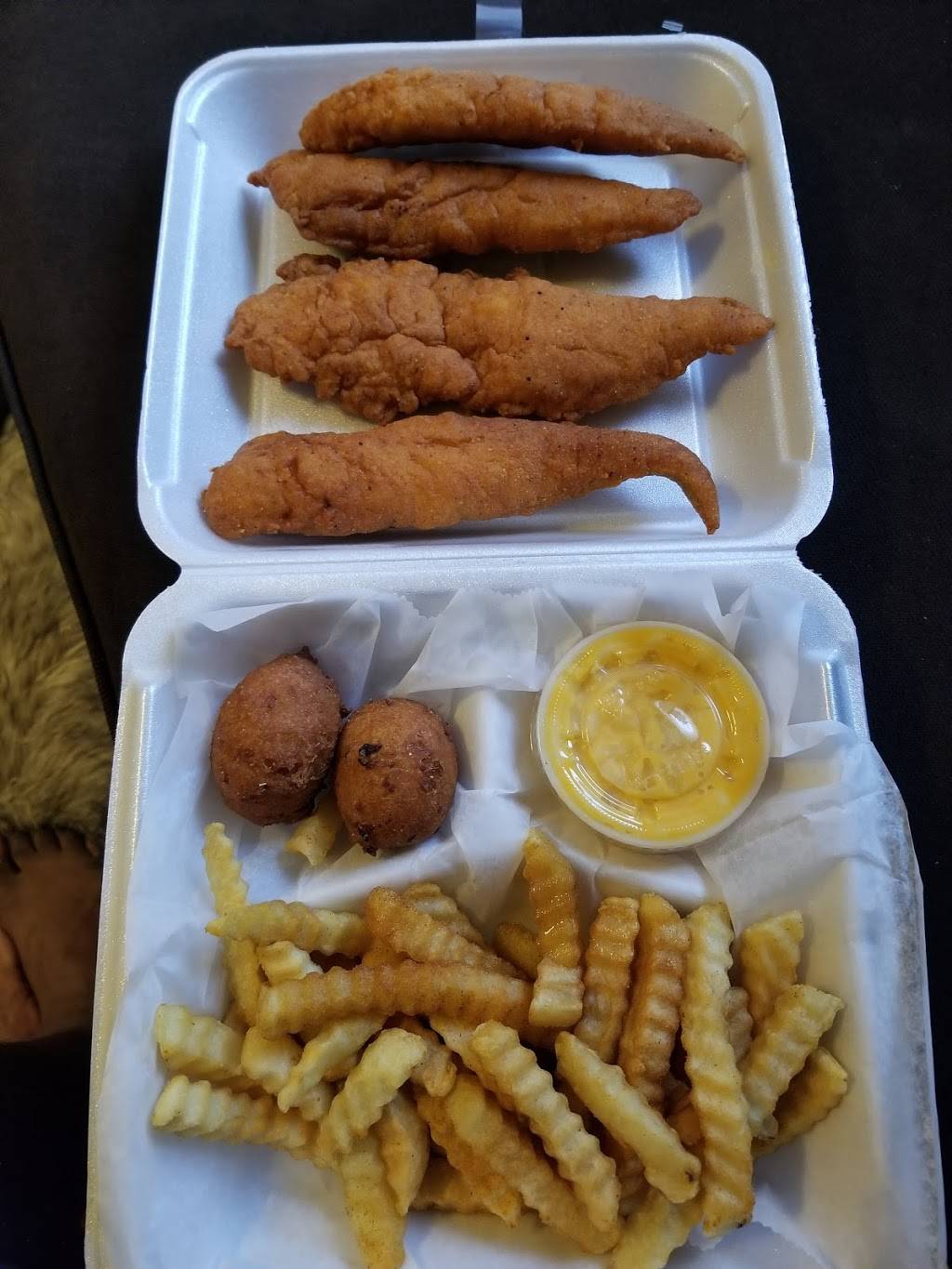 M & R Seafood Market & Takeout | restaurant | 808 W Constance Rd, Suffolk, VA 23434, USA | 7579250067 OR +1 757-925-0067