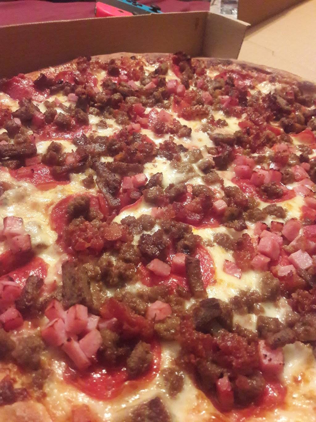 Jonuzis Pizza | restaurant | 1776 Teasley Ln #103, Denton, TX 76205, USA | 9405650000 OR +1 940-565-0000