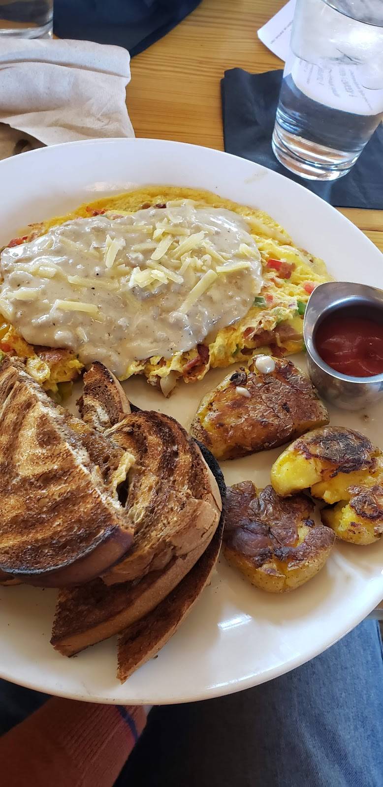 Cork & Gabel | restaurant | 2415 Michigan Ave, Detroit, MI 48216, USA | 3136382261 OR +1 313-638-2261