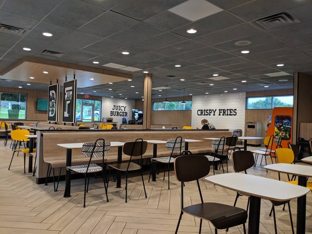 McDonalds | cafe | 2770 N Service Dr, Red Wing, MN 55066, USA | 6513881413 OR +1 651-388-1413