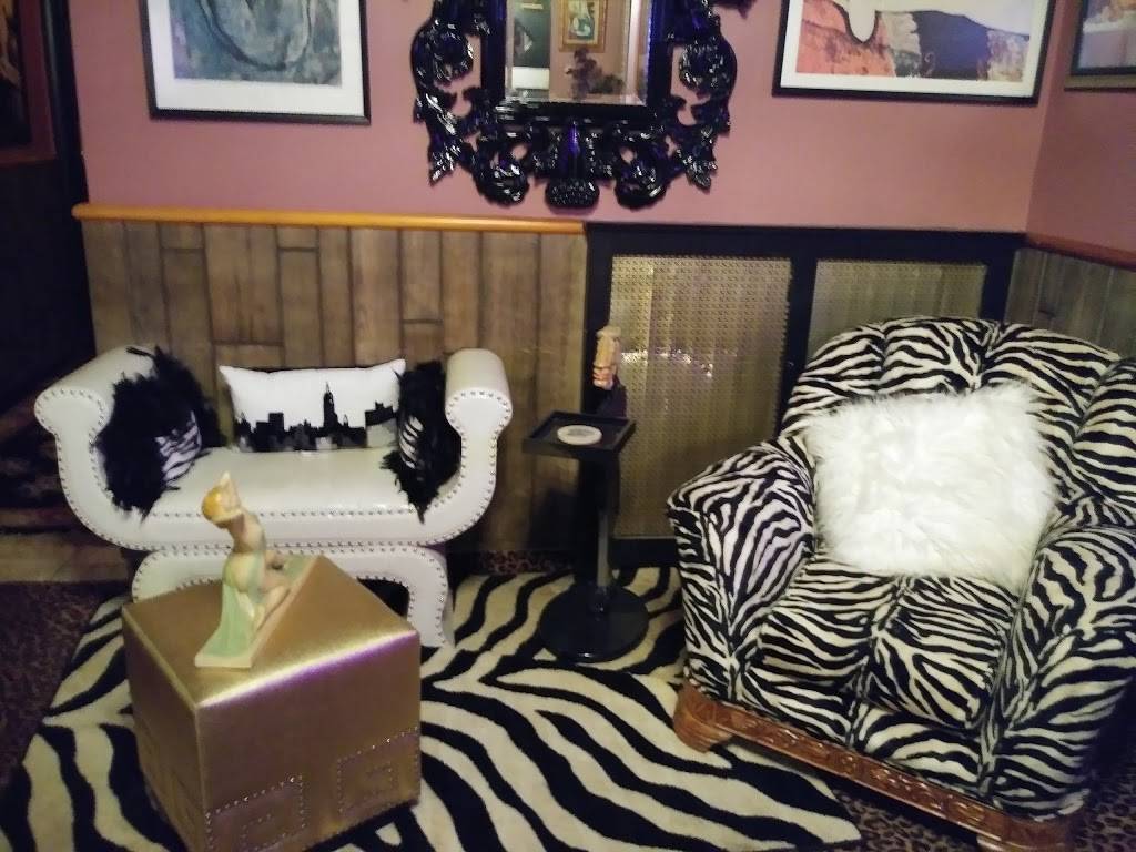 Flamingos Hollywood Steakhouse | restaurant | 660 N Gallatin Ave Ext, Uniontown, PA 15401, USA | 7244381993 OR +1 724-438-1993