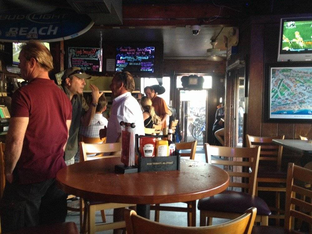 Barnacles Bar & Grill | restaurant | 837 Hermosa Ave, Hermosa Beach, CA 90254, USA | 3107989064 OR +1 310-798-9064