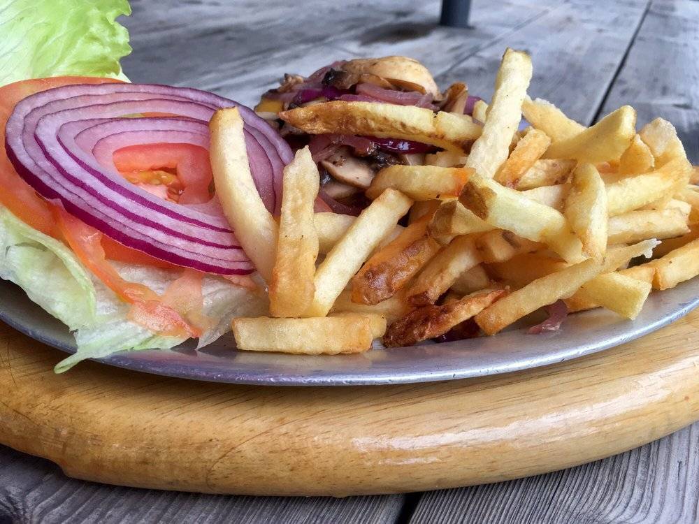 Bullshead Restaurant | restaurant | 840 Ulloa St, San Francisco, CA 94127, USA | 4156654350 OR +1 415-665-4350