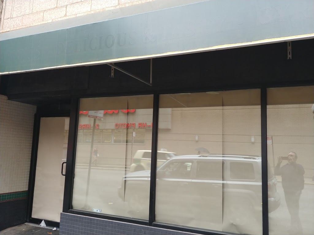 The Halal Guys | restaurant | 49 W Division St, Chicago, IL 60610, USA | 3124652186 OR +1 312-465-2186