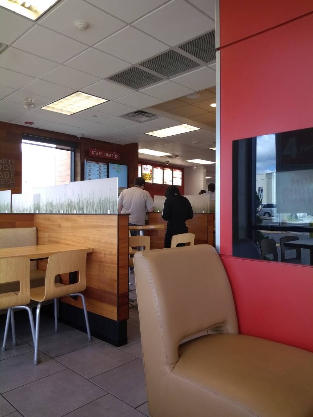 Wendys | restaurant | 220 NY-109, Farmingdale, NY 11735, USA | 6317774880 OR +1 631-777-4880