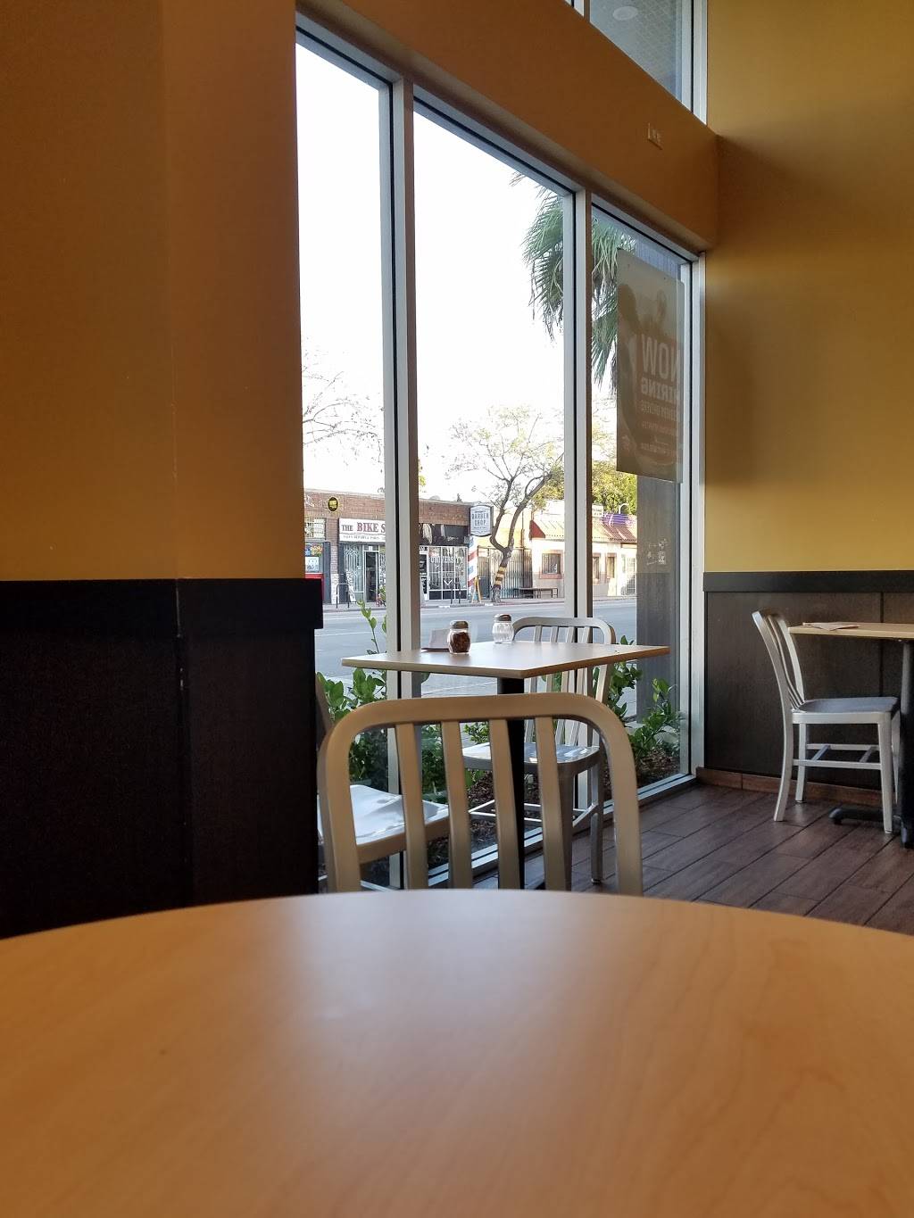 Pizza Hut | restaurant | 2405 S Vermont Ave, Los Angeles, CA 90007, USA | 2137462900 OR +1 213-746-2900