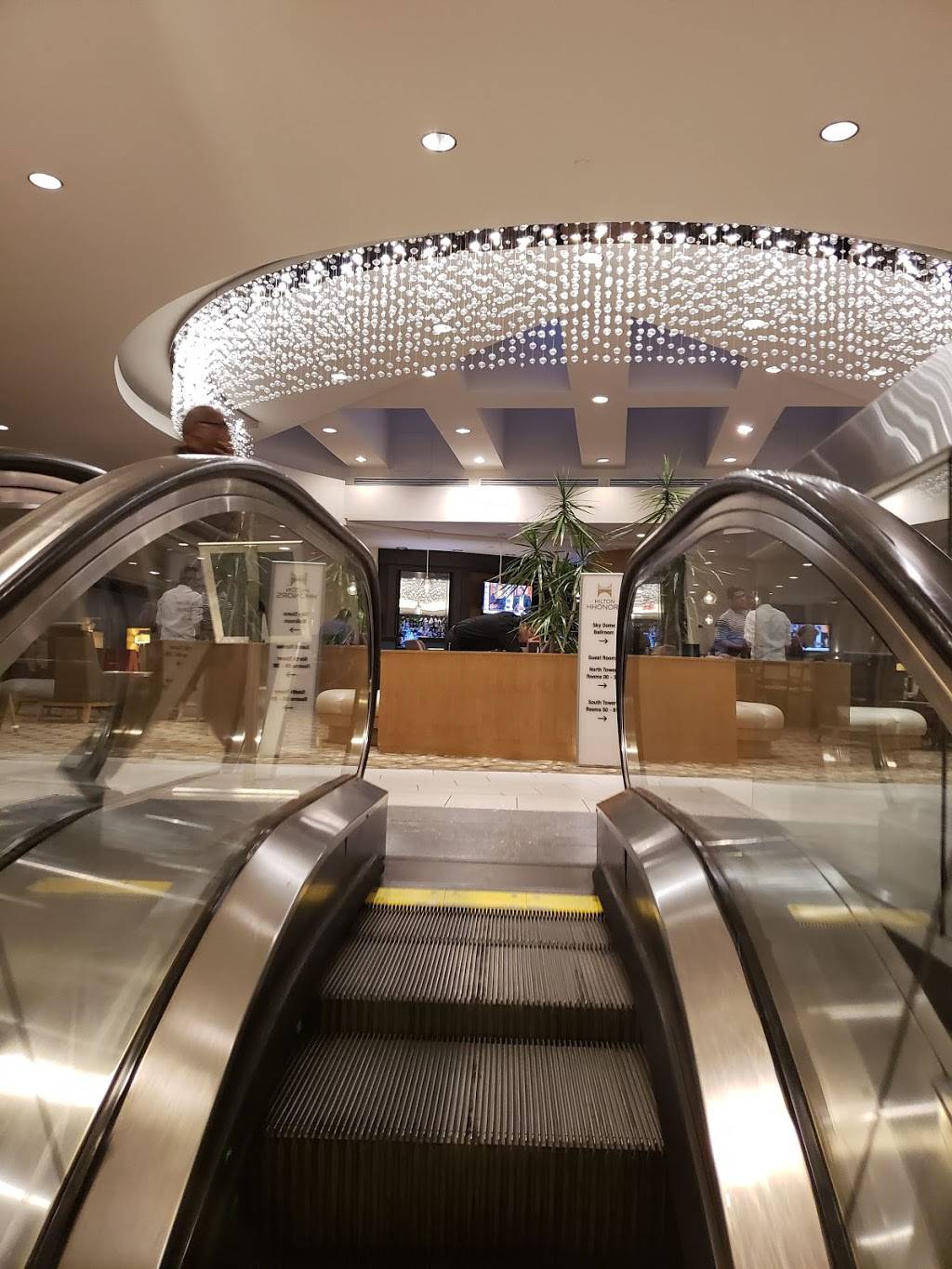 Skydome Restaurant | restaurant | 300 Army Navy Dr, Arlington, VA 22202, USA | 7034163862 OR +1 703-416-3862