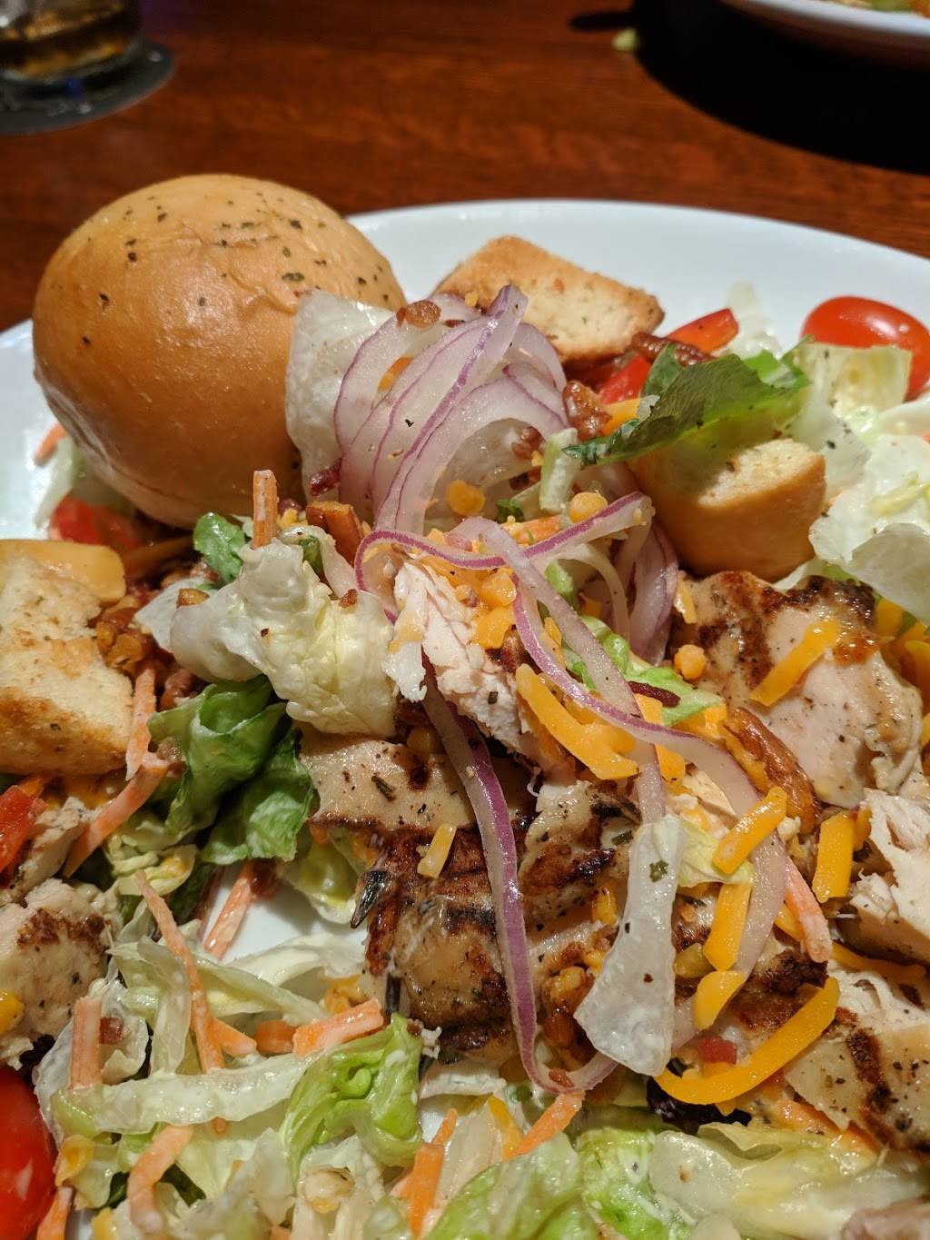 Houlihans | restaurant | 25651 Detroit Rd, Westlake, OH 44145, USA | 4408089090 OR +1 440-808-9090