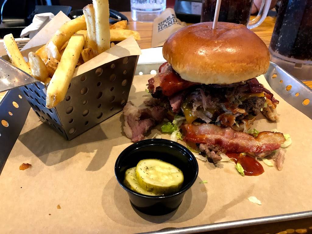 Chilis Grill & Bar | restaurant | 2211 Prairie Center Pkwy, Brighton, CO 80601, USA | 7206851492 OR +1 720-685-1492