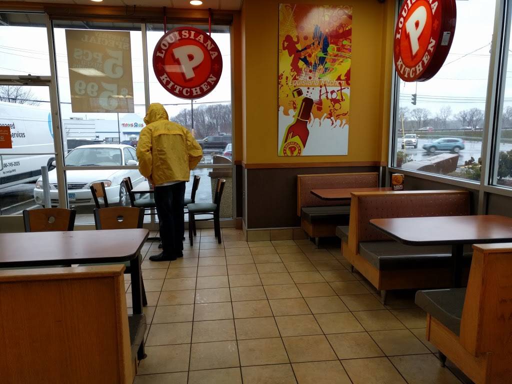 Popeyes Louisiana Kitchen | restaurant | 329 Old Gate Ln, Milford, CT 06460, USA | 2038775200 OR +1 203-877-5200