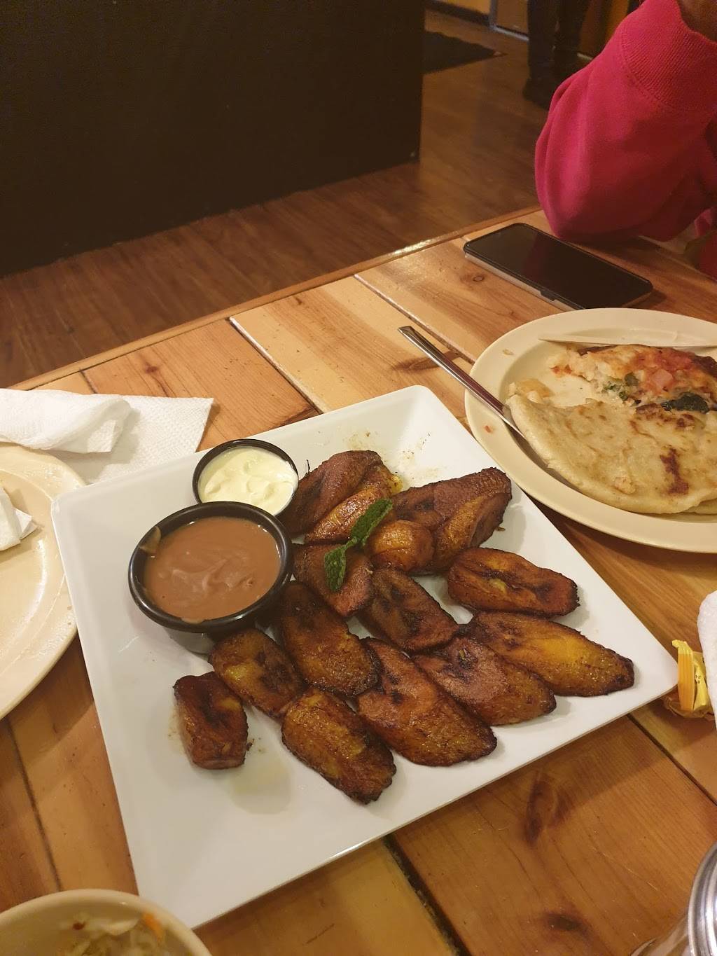 Los Molcajetes | restaurant | 2748 W Temple St, Los Angeles, CA 90026, USA | 2133864058 OR +1 213-386-4058