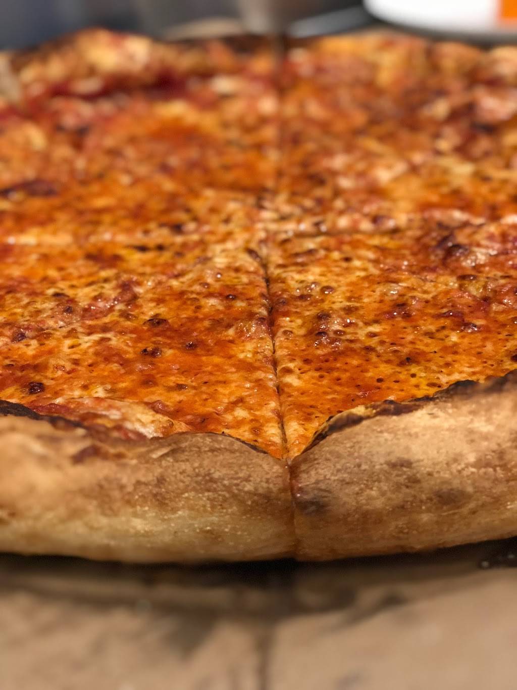 Eat-N-Out Pizza & Gelato | restaurant | 531 Monroe St, Detroit, MI 48226, USA | 3138005718 OR +1 313-800-5718