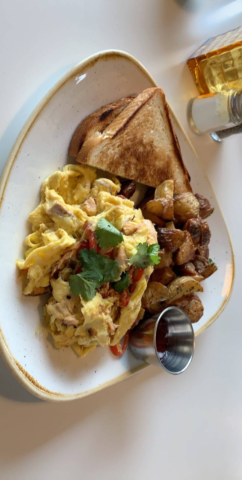 Everly | restaurant | 2701 Monroe St, Madison, WI 53711, USA | 6084165242 OR +1 608-416-5242