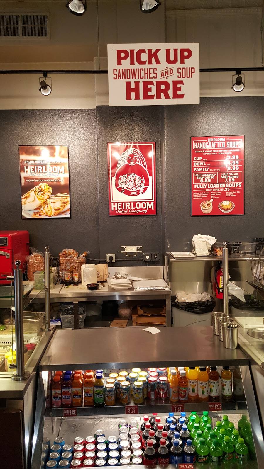 Heirloom Salad Co | restaurant | 211 E Washington St, Iowa City, IA 52240, USA | 3193381300 OR +1 319-338-1300