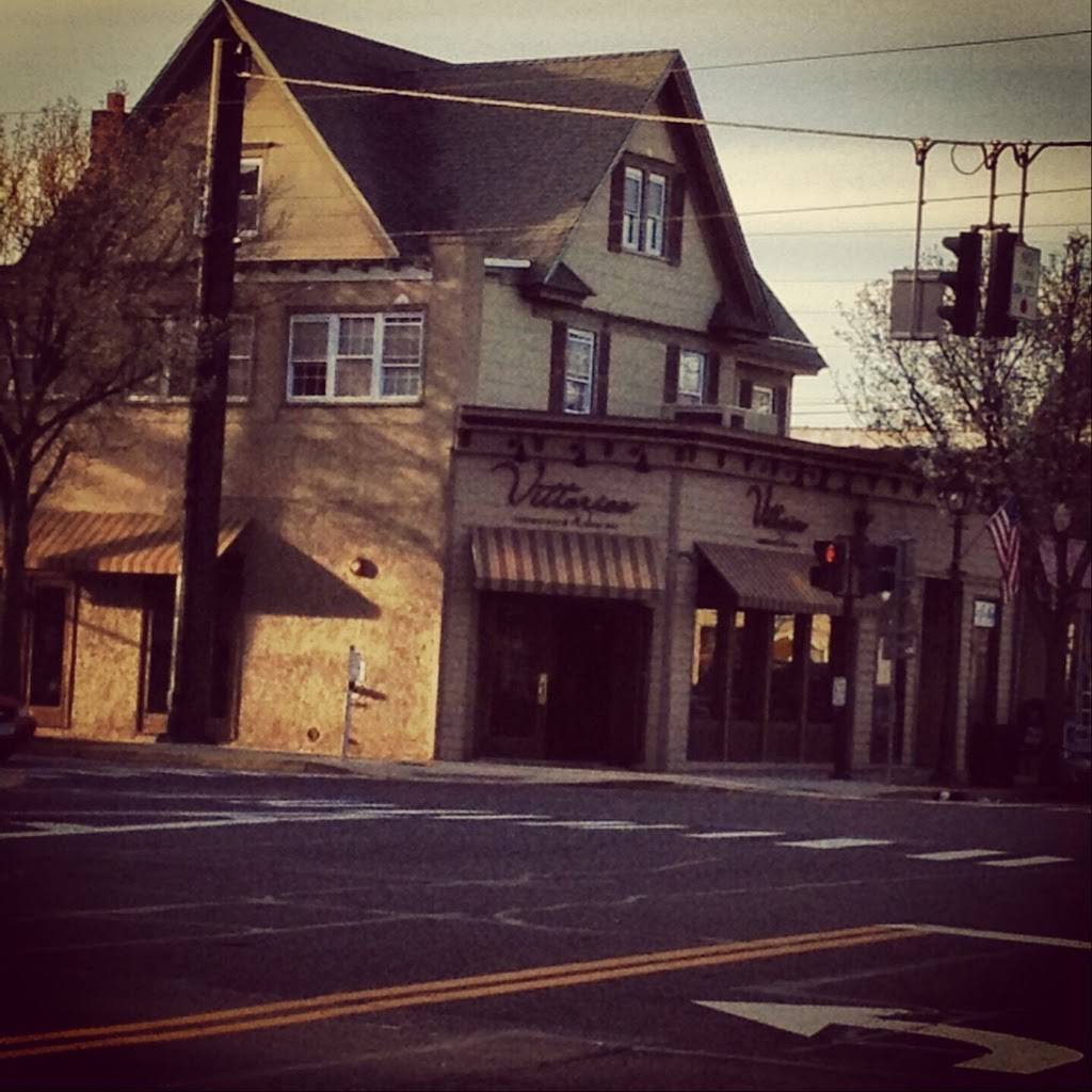 Vittorios | restaurant | 184 Broadway, Amityville, NY 11701, USA | 6312643333 OR +1 631-264-3333