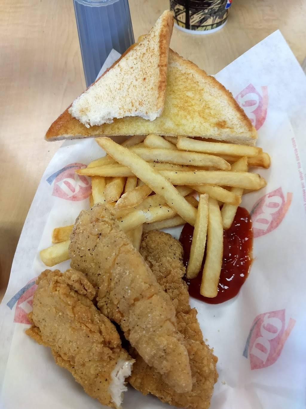 Dairy Queen Grill & Chill | restaurant | 3058 W Shore Dr, Holland, MI 49424, USA | 6163993090 OR +1 616-399-3090