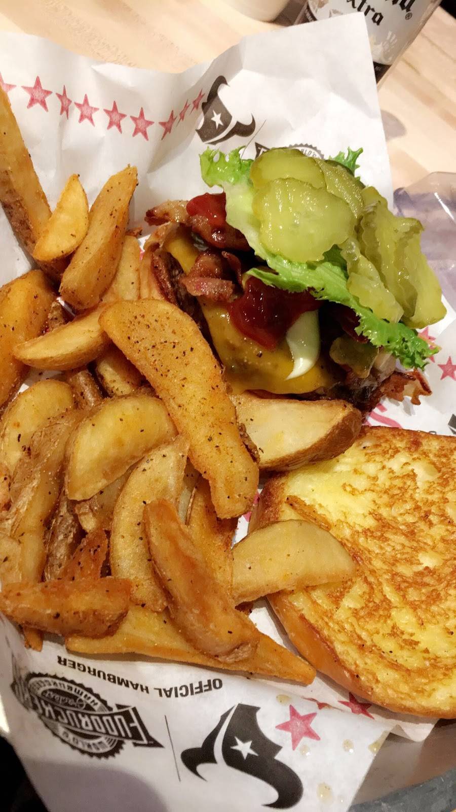 Fuddruckers | restaurant | 2290 Buckthorne Pl, The Woodlands, TX 77381, USA | 2813671343 OR +1 281-367-1343