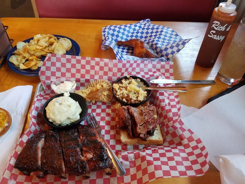 Famous Daves Bar-B-Que | restaurant | 11470 Fourth St, Rancho Cucamonga, CA 91730, USA | 9094812271 OR +1 909-481-2271