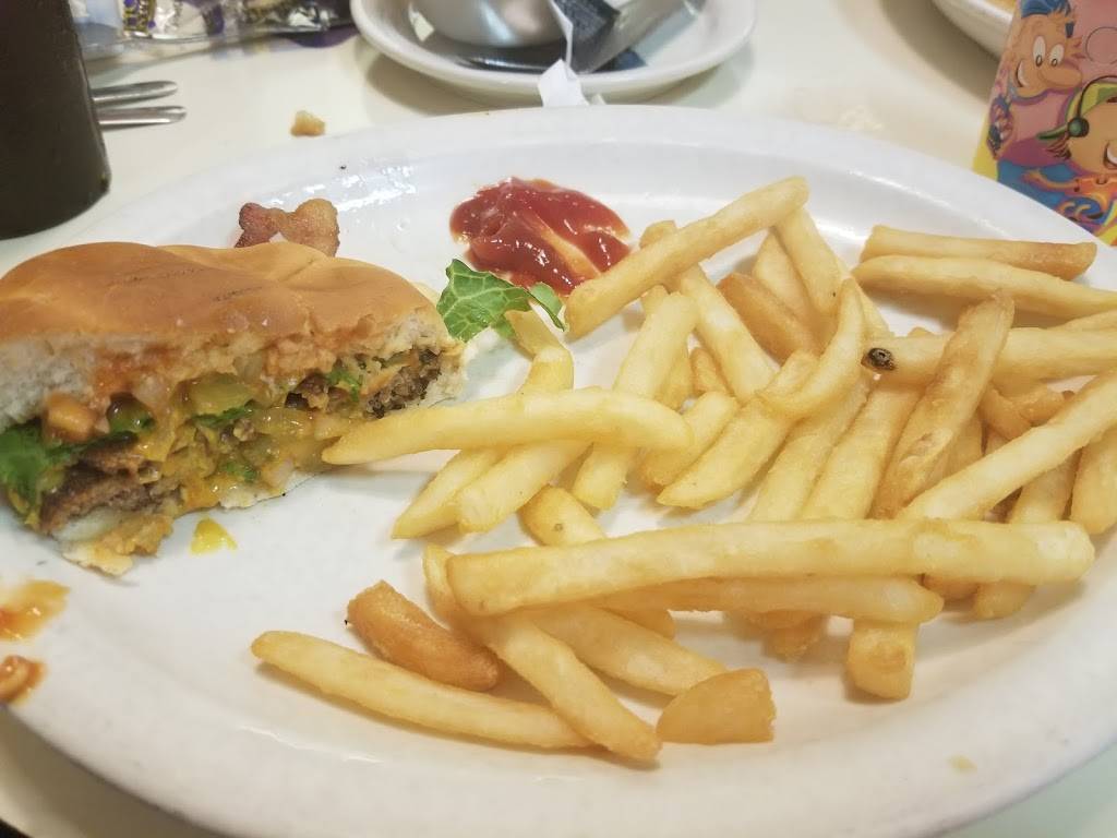 Hometown Family Restaurant | restaurant | 1400 Marinette Ave, Marinette, WI 54143, USA | 7157353640 OR +1 715-735-3640