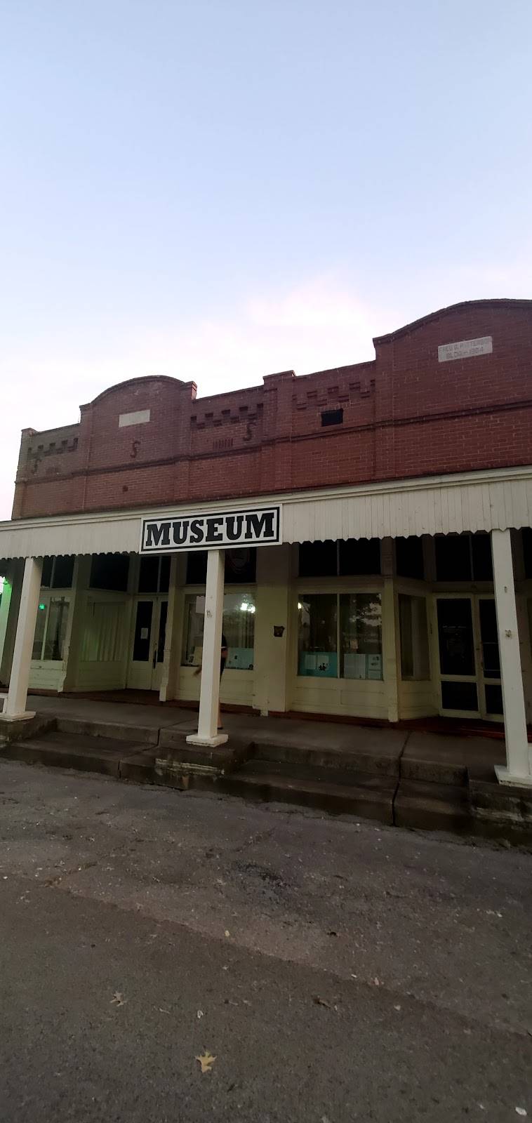 King Wok Restaurant | restaurant | 221 W Hale Ave, Osceola, AR 72370, USA | 8705634000 OR +1 870-563-4000