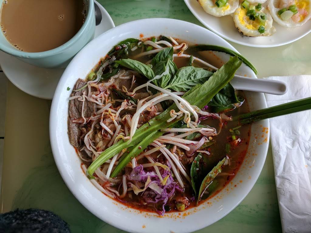 Pho Xe Lua | restaurant | 1021 W Argyle St, Chicago, IL 60640, USA | 7732757512 OR +1 773-275-7512