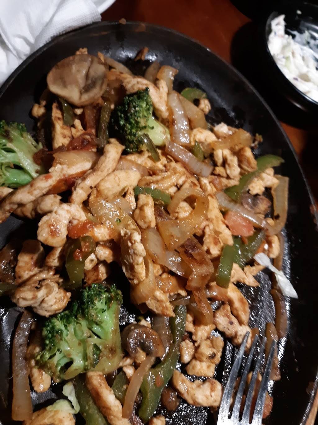 Pueblo viejo Mexican restaurant | restaurant | 4447 Fairgreen Ave, Warren, OH 44483, USA | 3304696724 OR +1 330-469-6724