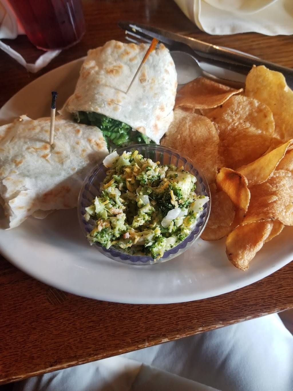 White Pines Resort | restaurant | 6712 W Pines Rd, Mt Morris, IL 61054, USA | 8159462400 OR +1 815-946-2400