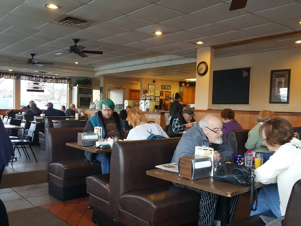 Mikes Place Family Restaurant | restaurant | 2402 Jackson St, Oshkosh, WI 54901, USA | 9204260684 OR +1 920-426-0684