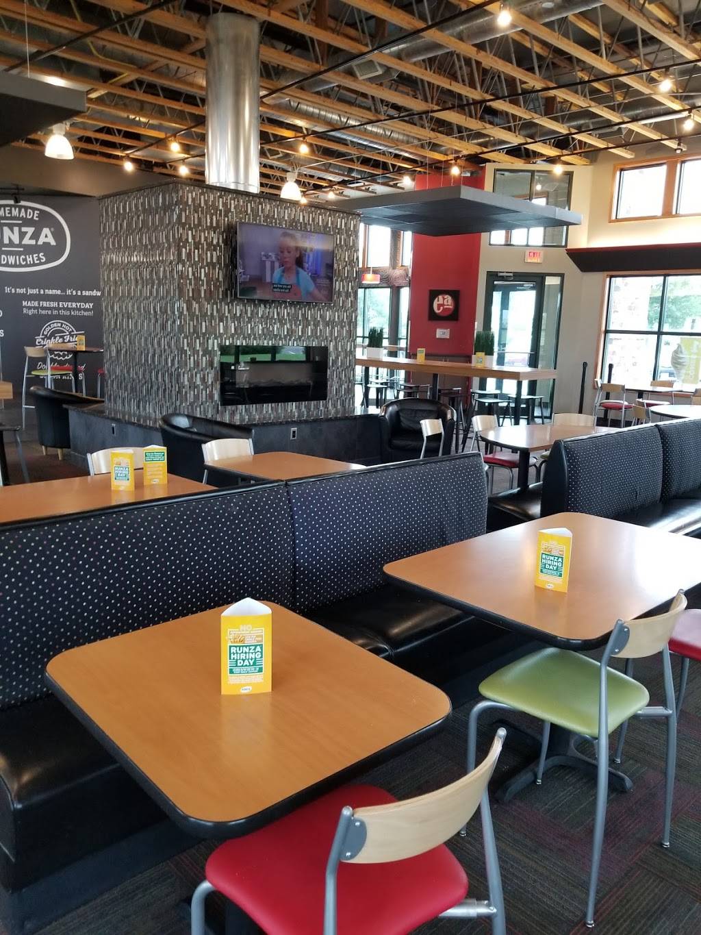 Runza Restaurant | restaurant | 8525 Andermatt Drive (87TH &, NE-2, Lincoln, NE 68526, USA | 4024881533 OR +1 402-488-1533