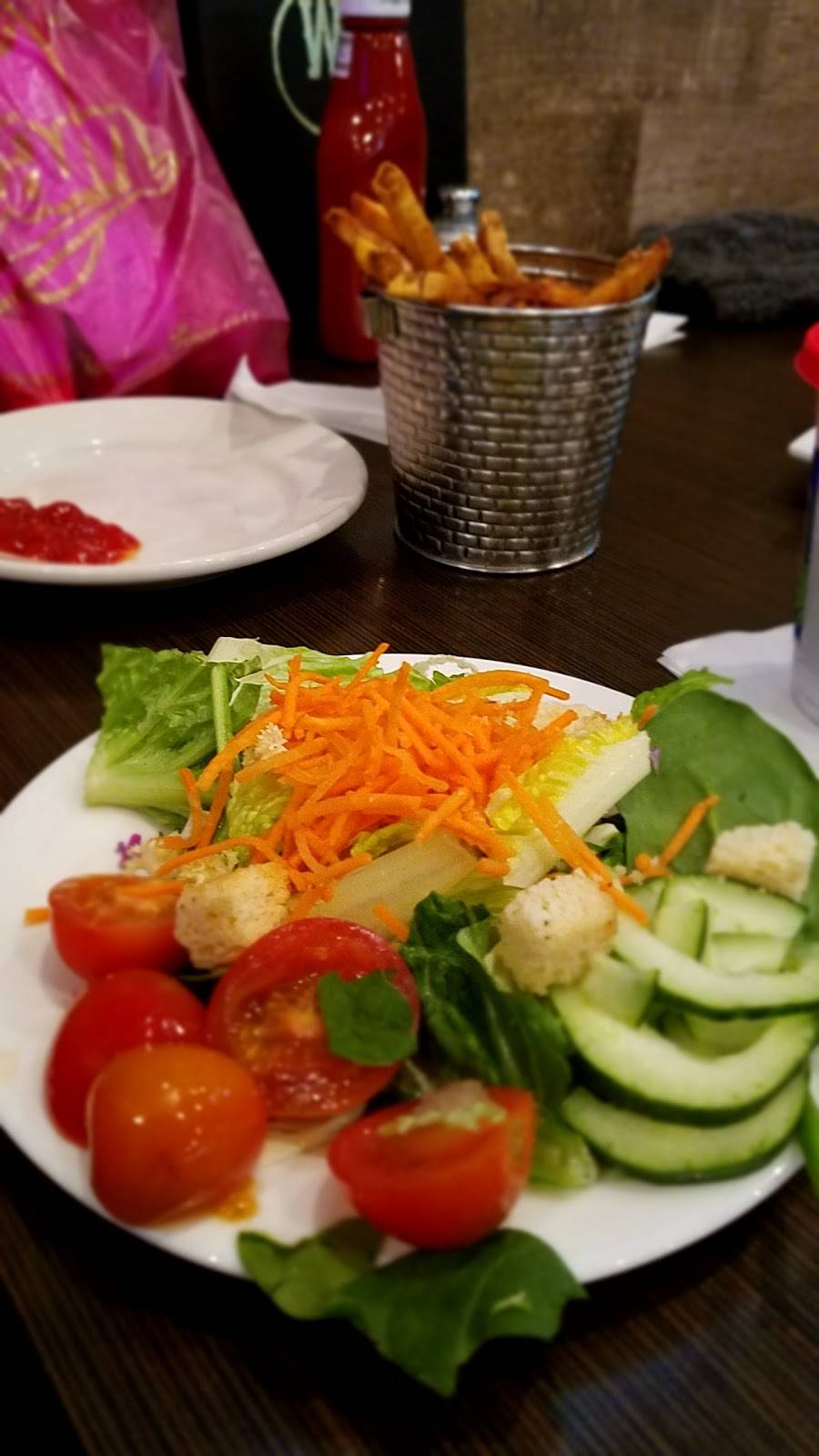 Whiskey Road Tavern & Grill | restaurant | 402 Main St, Cedar Falls, IA 50613, USA | 3192771244 OR +1 319-277-1244