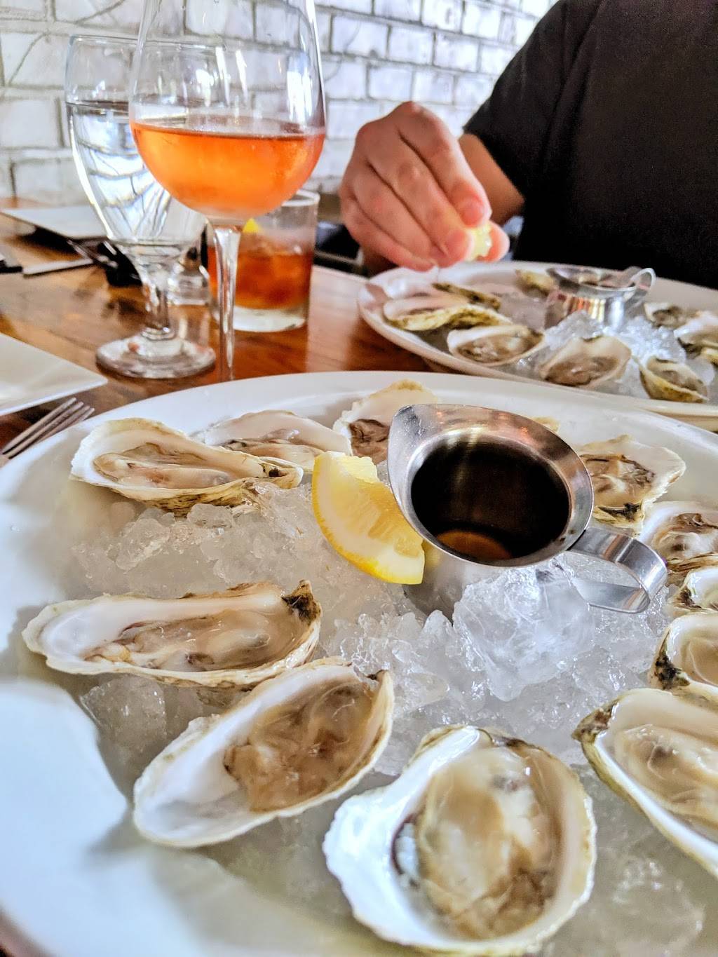 Stateside | restaurant | 1536 E Passyunk Ave, Philadelphia, PA 19147, USA | 2155512500 OR +1 215-551-2500