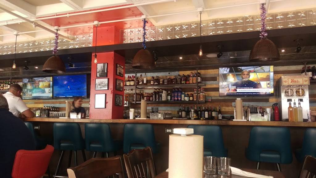 Vola’s Dockside Grill and Hi-Tide Lounge | restaurant | 101 N Union St, Alexandria, VA 22314, USA | 7039358890 OR +1 703-935-8890