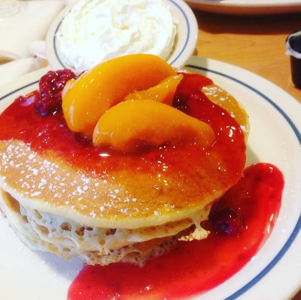 IHOP | restaurant | 588 S Alafaya Trail Ste 60, Alafaya, FL 32828, USA | 4074549931 OR +1 407-454-9931
