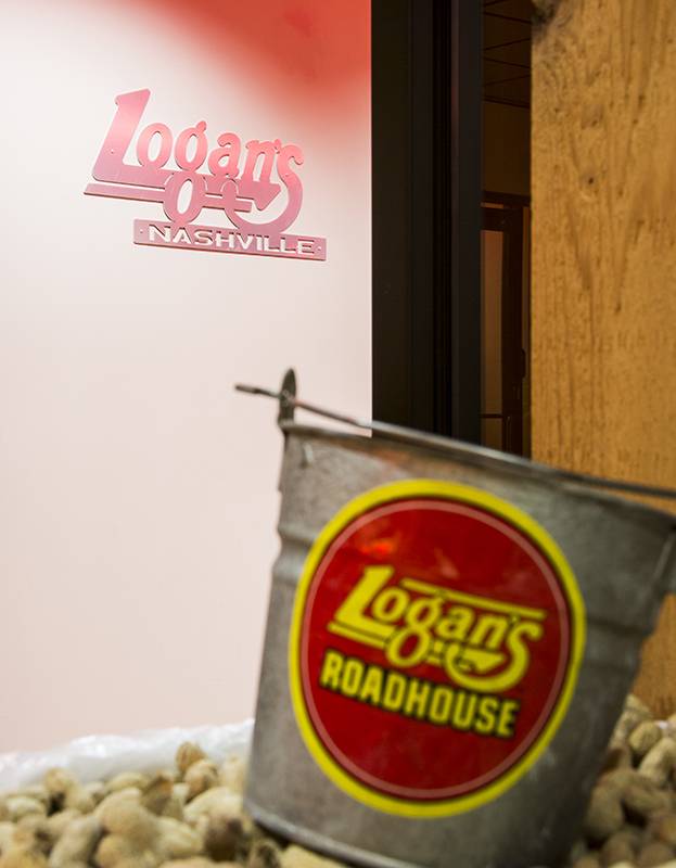 Logans Roadhouse | restaurant | 3011 Armory Dr Ste 300, Nashville, TN 37204, USA | 6158859056 OR +1 615-885-9056