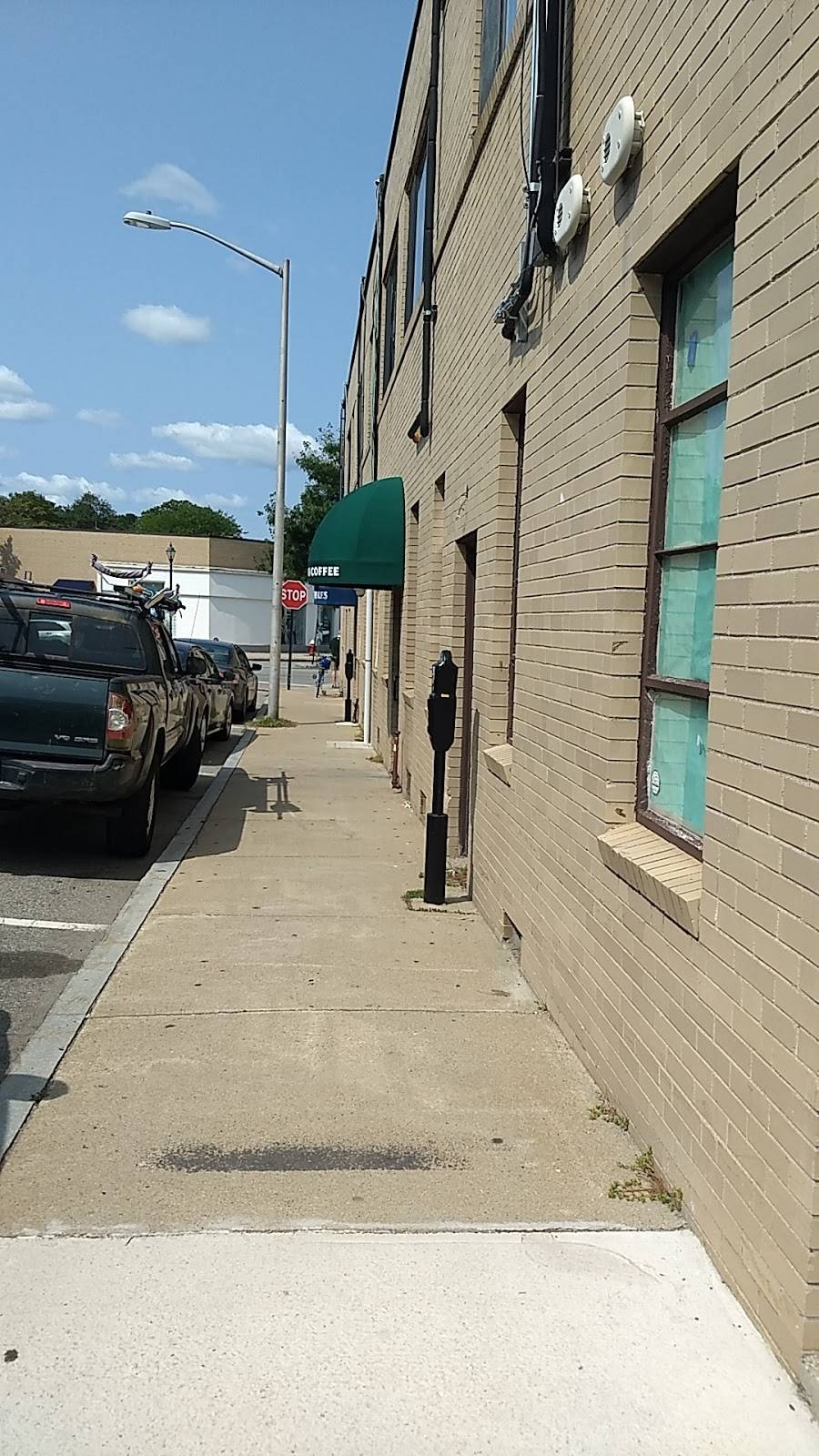 Starbucks | cafe | 68A Central St, Wellesley, MA 02482, USA | 7812375282 OR +1 781-237-5282