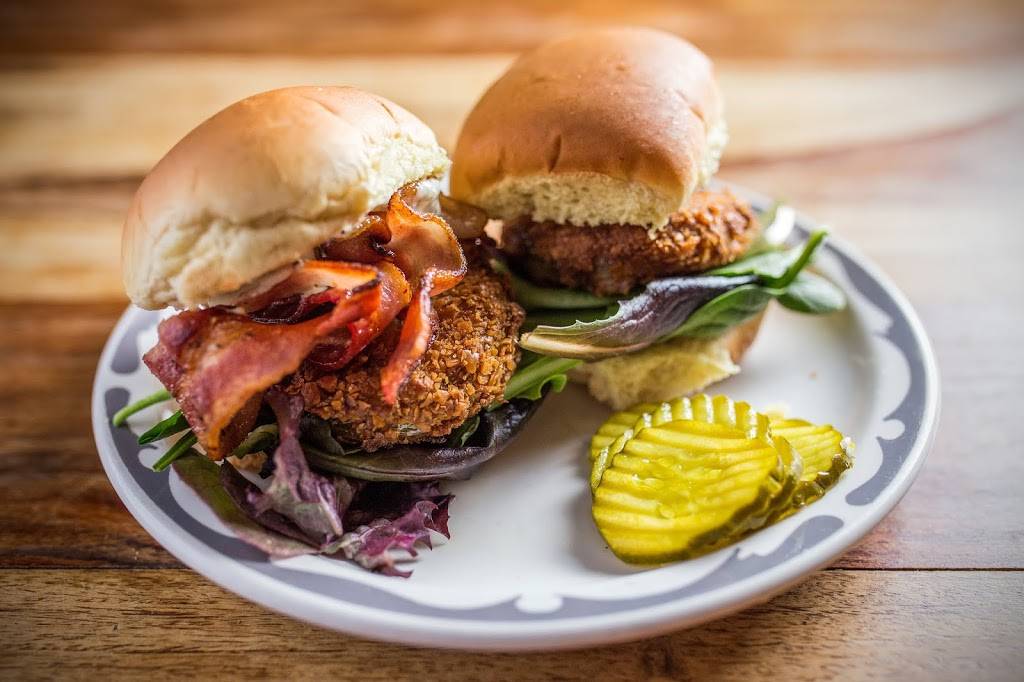 Honky Tonk BBQ | restaurant | 1800 S Racine Ave, Chicago, IL 60608, USA | 3122267427 OR +1 312-226-7427