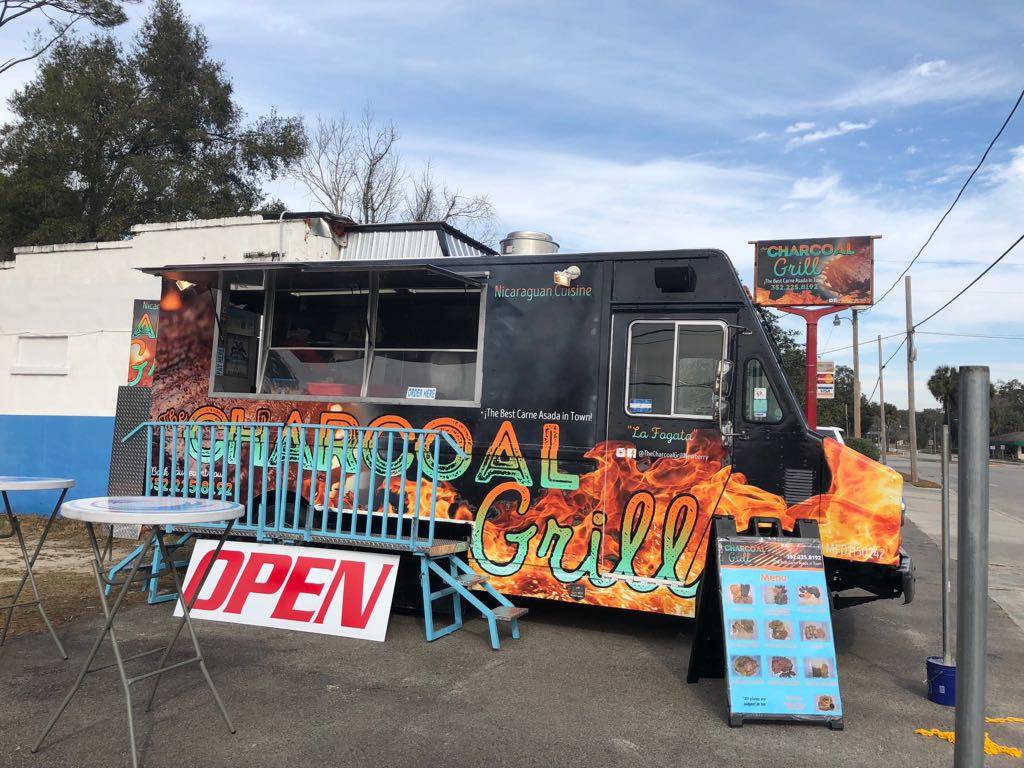 The Charcoal Grill | restaurant | 7249 NW 4th Blvd, Gainesville, FL 32607, USA | 3522258192 OR +1 352-225-8192