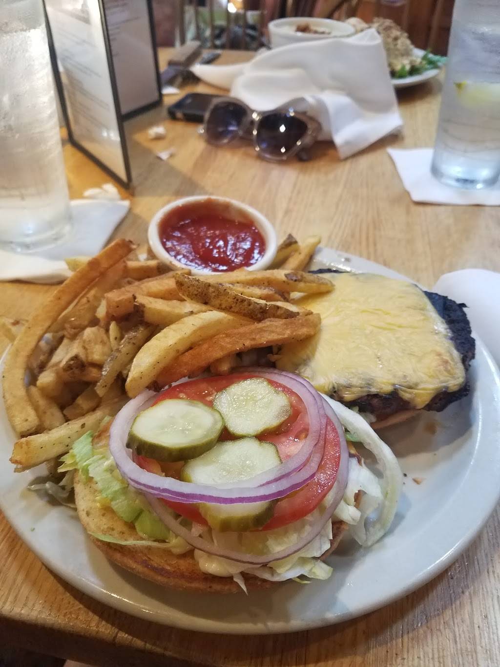 Raffertys | restaurant | 2010 Gallatin Pike N, Madison, TN 37115, USA | 6158556875 OR +1 615-855-6875