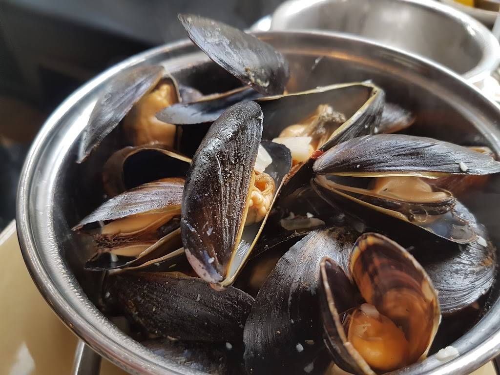 Legal Oysteria | restaurant | 10 City Square, Charlestown, MA 02129, USA | 6177121988 OR +1 617-712-1988