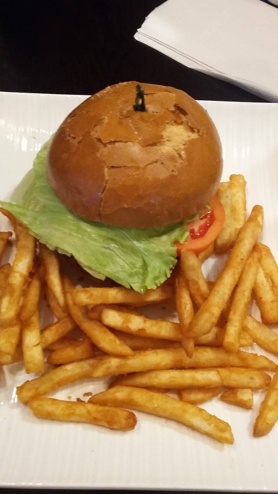 The Pearson Pub | restaurant | 101 Mary St W, Whitby, ON L1N 2R4, Canada | 9054305699 OR +1 905-430-5699