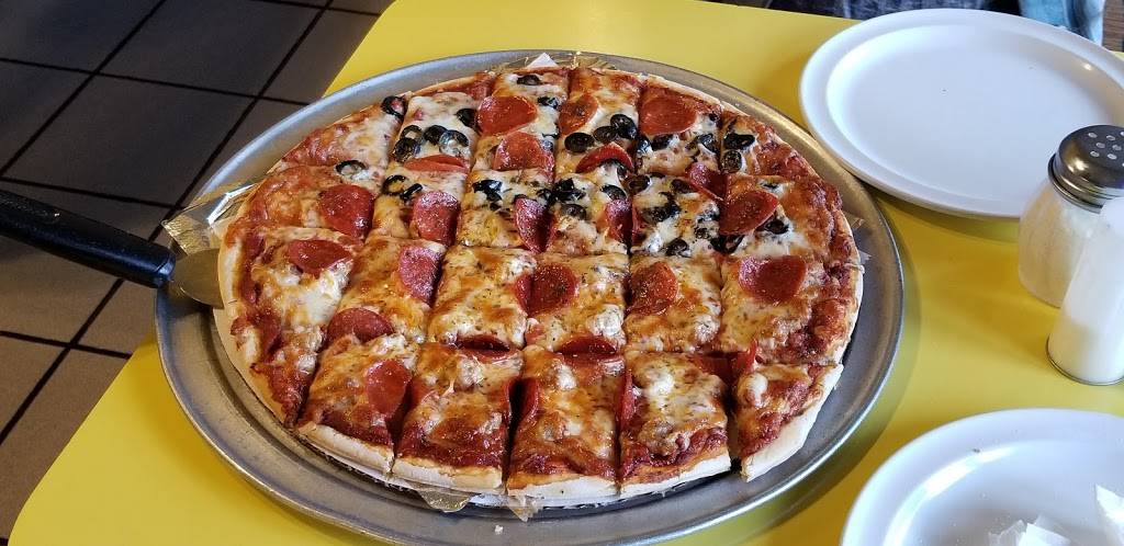 Green Bay Pizza Co Inc | restaurant | 2229 University Ave, Green Bay, WI 54302, USA | 9204659555 OR +1 920-465-9555