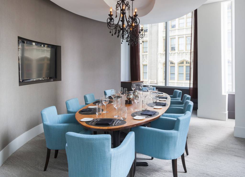 Chops Restaurant and Bar | restaurant | 1701 John F Kennedy Blvd, Philadelphia, PA 19103, USA | 2155677111 OR +1 215-567-7111