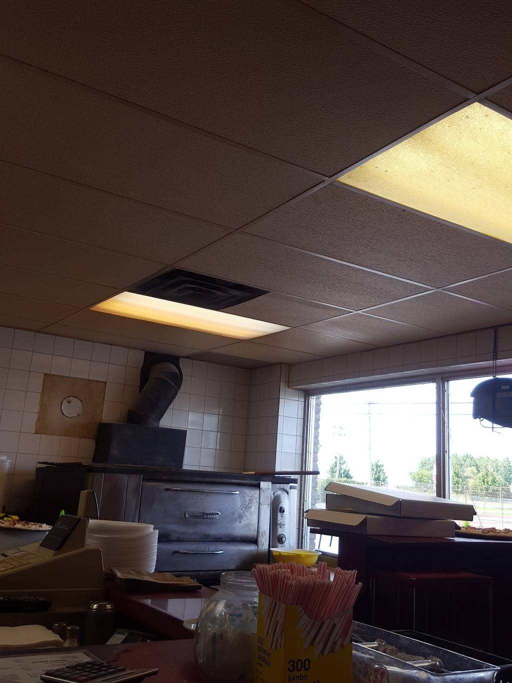 Bubbas Pizzeria & Restaurant | restaurant | 272 Belleville Rd, Napanee, ON K7R 2R5, Canada | 6133540233 OR +1 613-354-0233