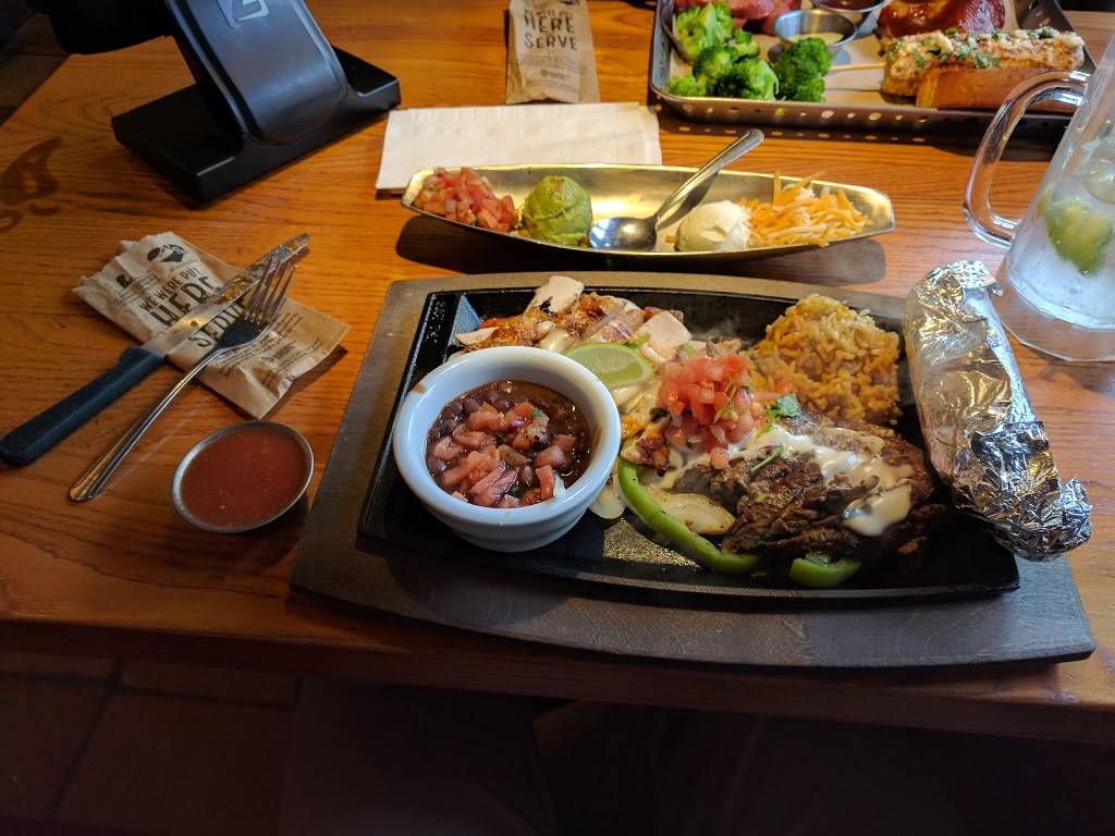 Chilis Grill & Bar | restaurant | 12815 Preston Rd, Dallas, TX 75230, USA | 9729913855 OR +1 972-991-3855