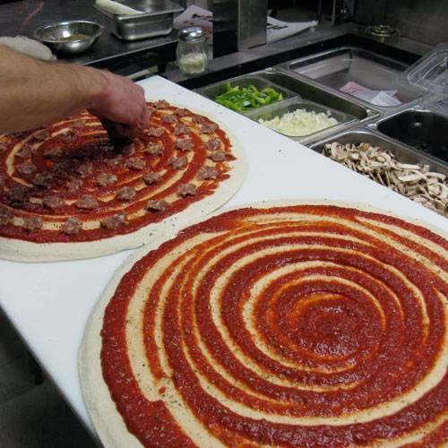 Caradaro Club Pizza | restaurant | 5010 W Vliet St, Milwaukee, WI 53208, USA | 4144767700 OR +1 414-476-7700