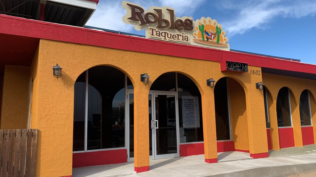 Robles Taquería | restaurant | 1602 Main St, Lubbock, TX 79401, USA | 8063173840 OR +1 806-317-3840