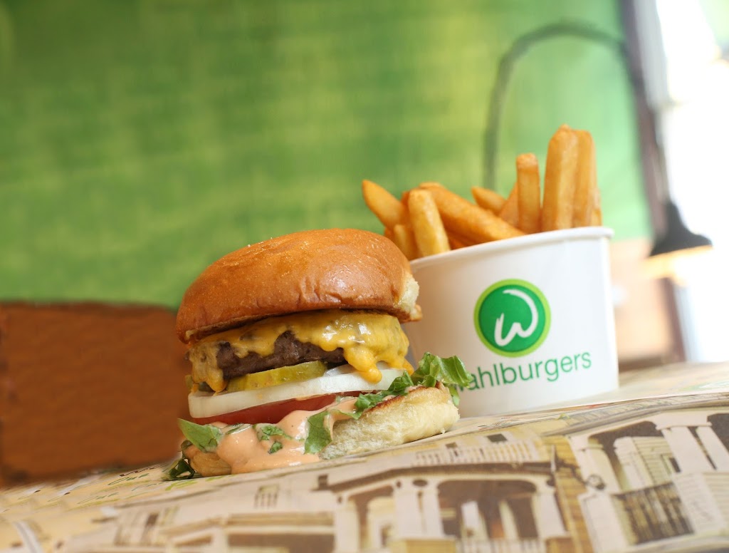 Wahlburgers @ Hy-Vee | restaurant | 405 E Nifong Blvd, Columbia, MO 65201, USA | 5734426349 OR +1 573-442-6349