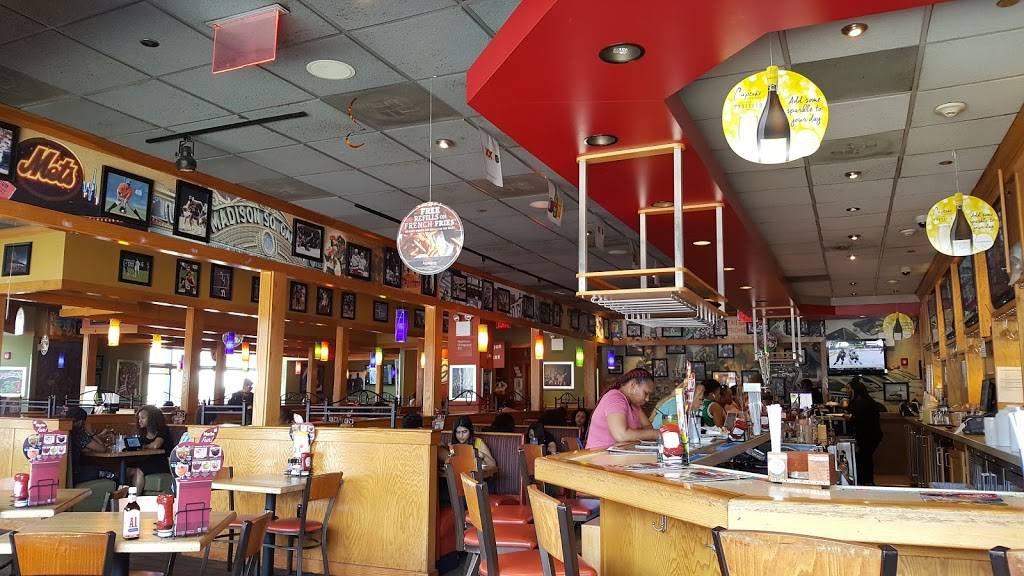 Applebees Grill + Bar | restaurant | 2201 Nostrand Ave, Brooklyn, NY 11210, USA | 3475053300 OR +1 347-505-3300