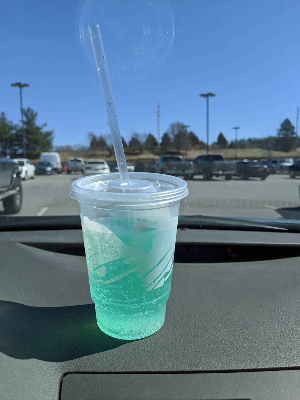 Taco Bell | meal takeaway | 851 NE Woods Chapel Rd, Lees Summit, MO 64064, USA | 8162822855 OR +1 816-282-2855